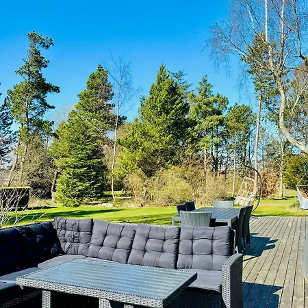 Summer House With Wilderness Bath By Karup Forest Dom wakacyjny Fårevejle